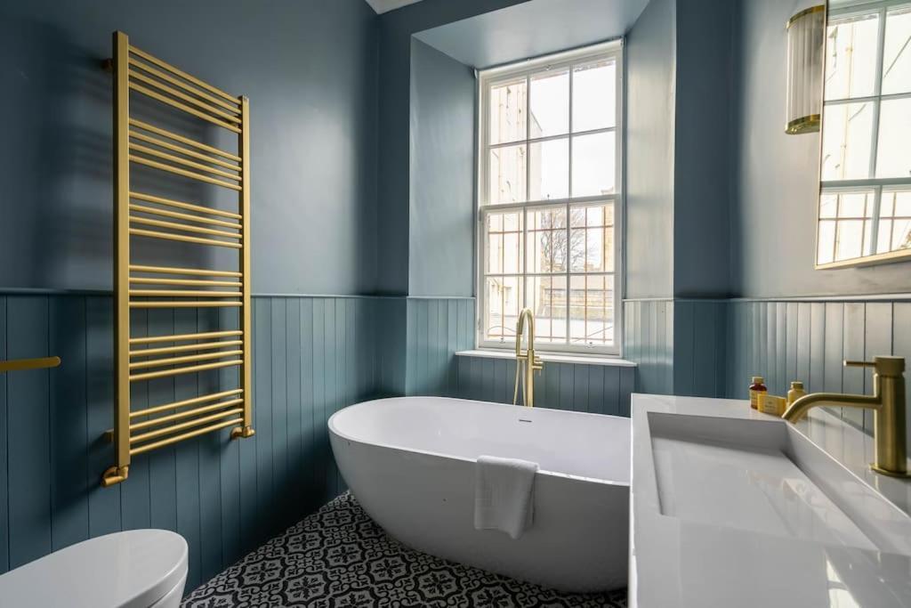 Luxury Nests - Johnnie Walker 2 Edinburgh